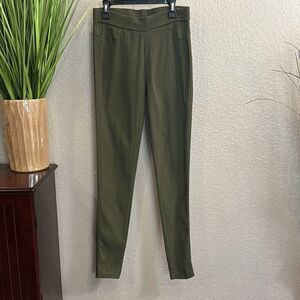 B84 Boutique, olive green stretchy pants size juniors medium